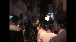 Pig eight quit in the street selling fruit led onlookers