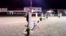 crazy horse jumpinh a barrier - kkkkkkkkkkkkkkk