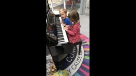 Twins, 3, give adorable piano performance at Manchester Victoria Station