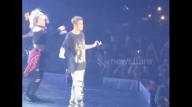 Justin Bieber's bizarrely lack-lustre performance in Paris