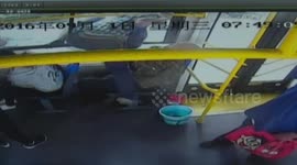 Pickpocket pretends deaf-mute runaway from window on bus