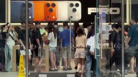 UNCAPTIONED: Apple Forecasts Record Holiday Quarter Despite iPhone Sales Miss