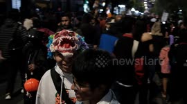 La Paz residents celebrate Halloween with colorful costumes and street festivities