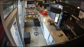 Man punches stranger by mistake in Samara, Russia