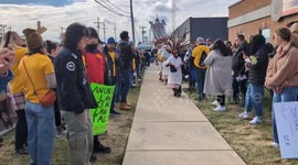 Activists demand religious access for detainees at Illinois immigration center