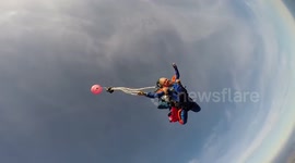 skydiver fights parachute malfunction