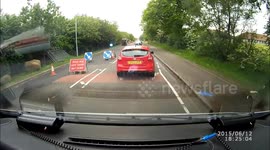 HOW NOT TO GIVE WAY TO EMERGENCY VEHICLE