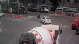 Amazing reflexes and balance save man from nasty injuries during car accident