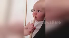 Baby reacts badly when he sees beardless dad for the first time