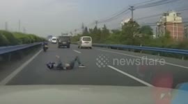 Motorcycle driver knocked down by a coach changing lane