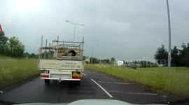 Scaffolding Van/Truck Littering Public Roads