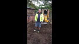 Workman in funny 'Hard Hat Challenge' fail