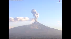 Newsflare Edit - Spectacular volcano eruption in Mexico