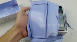 What happens if you trap an iPhone 7 in rubber?