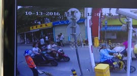 Good Samaritan helps woman give birth on roadside