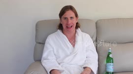 YouTuber tries out new beauty craze, the 'urine facial'