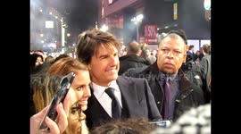 Tom Cruise greets fans at Jack Reacher premiere