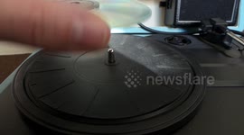 New Five Pound Note Plays CD!