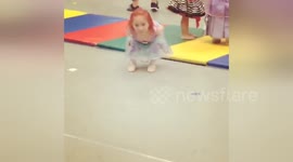 Newsflare Edit - Mom peeking in on dance class
