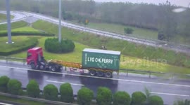 Lorry driver driving backwards on motorway tries to run away when he sees police