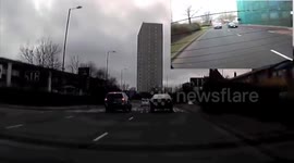 Near Car Crash on roundabout - Dashcam