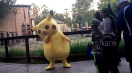 Pikachu 'dabs' at US zoo