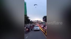 Army Paratrooper Gets Tangled Up In A Lamppost