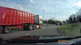 UK Bad Drivers : Truck driver fails to stop at roundabout