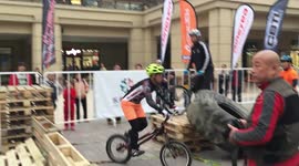 星光骑仕极限表演团视频