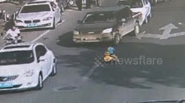 Toddler drives toy car the wrong way on busy road in China