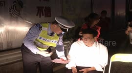Police punish drivers disorderly using high beam lights to stare at it for one minute