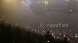 Kanye stops concert