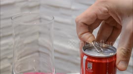 How to pour fizzy drinks without foam