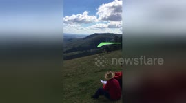 Newsflare Edit - Hang gilder runs off cliff to take off