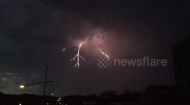 Stunning lightning storm caught on camera over Brisbane