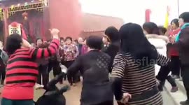 Bizarre dance for traditional culture in China