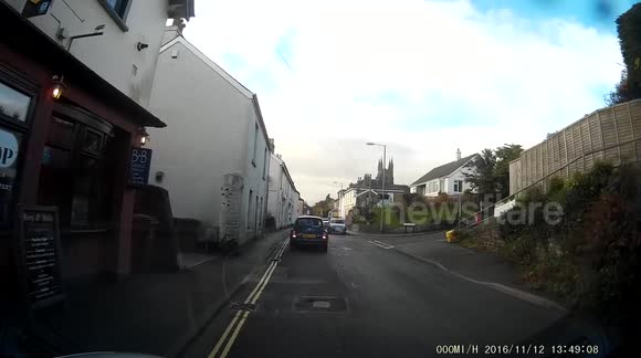 Impatient Mercedes Driver in near miss - Dash Cam