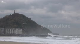 Strong swell in Donostia Basque Country - Fuerte oleaje en Donostia Pais Vasco
