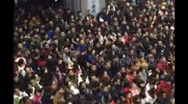 Thousands cram into Chinese Tube station during snow storm