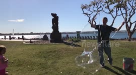 San Diego street performer blows GIANT bubbles