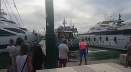 Boats collide while docking in Saint-Tropez
