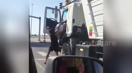 Newsflare Edit - Drunk Indian driver beaten after he was nairly to cause huge accidents