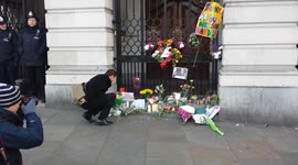 Londoners pay tribute to Mandela 6th Dec