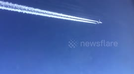 Plane too close in the sky !