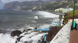 Strong winds bring rough sea to Funchal