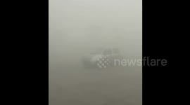 Heavy smog causes dangerous driving conditions in China