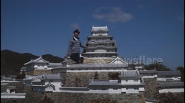 The MAN spent 18 million yen and 19 years to build a huge miniature castle in Japan.