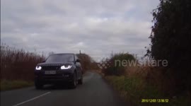 Blue Diesel Range Rover DY66FUO driving needlessly close to cyclist