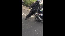 Brave passers-by step in to stop 'thieves' stealing motorbike in London