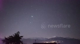 Newsflare Edit - Geminid meteor with 'green tail' caught on camera